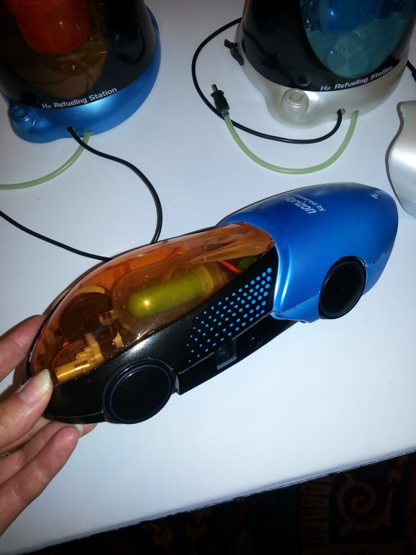 Portable Hydrogen Fuel Cell Toy Car resized 600