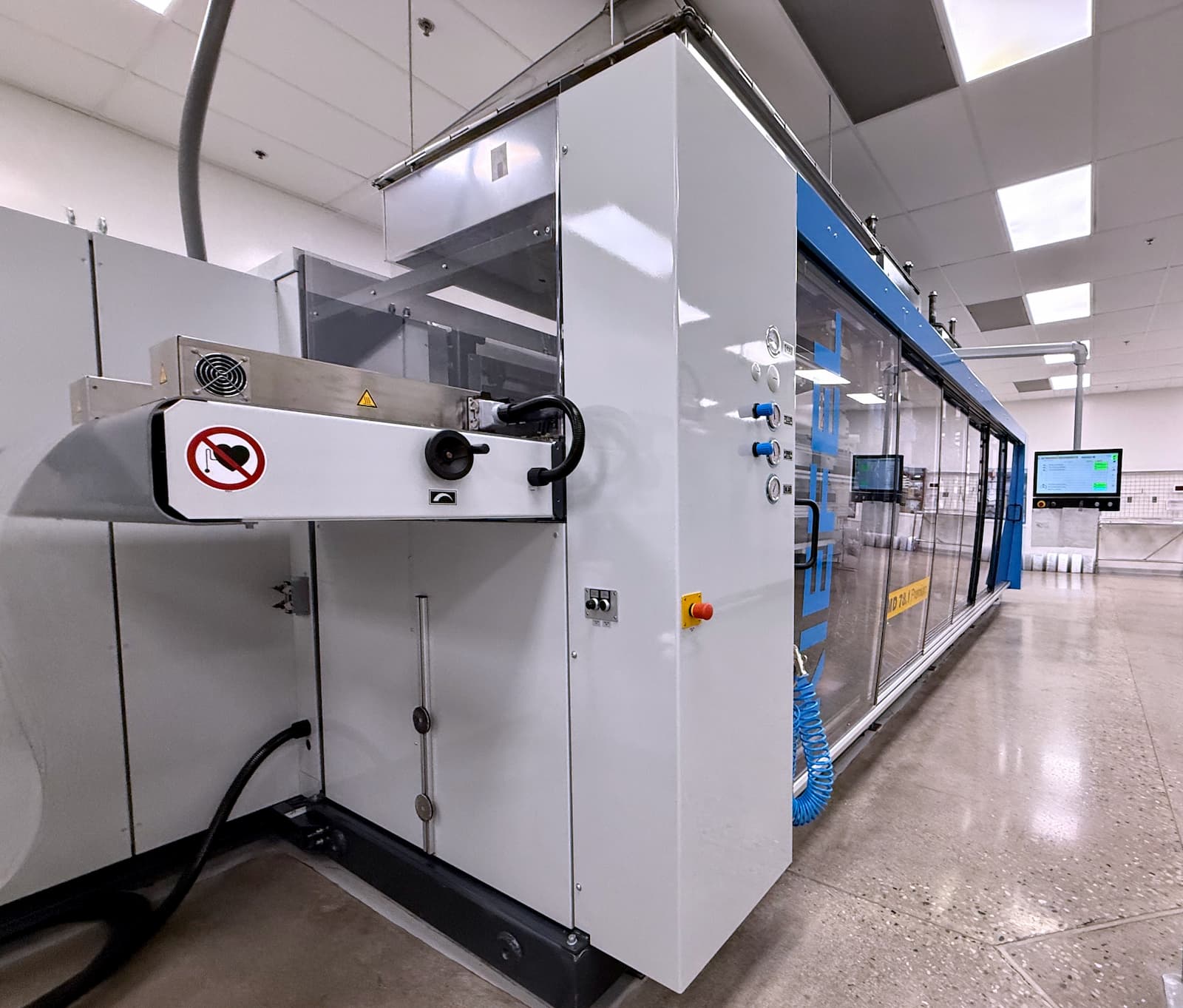 cleanroom thermoforming machine
