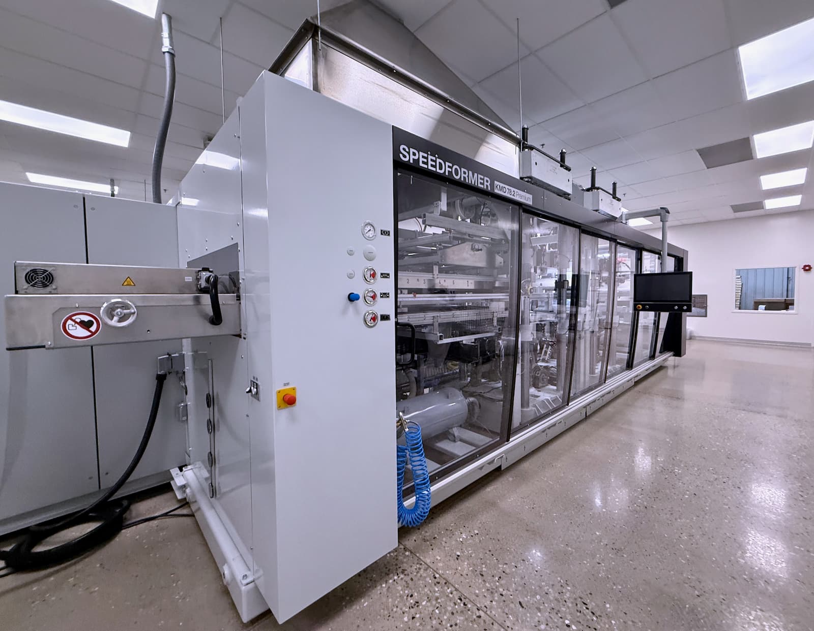 kiefel cleanroom thermoforming machine manufactures medical packagingjpg