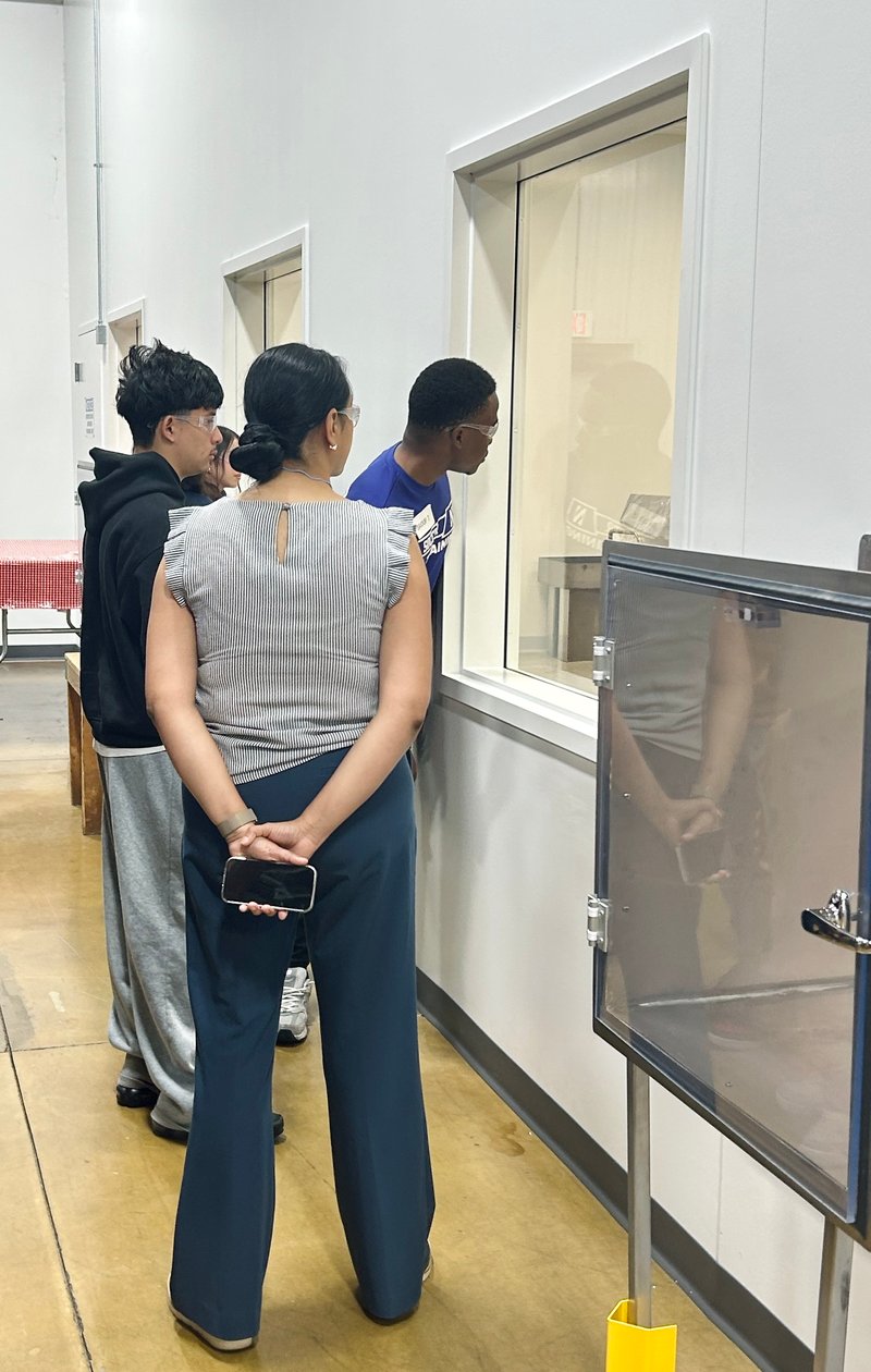 Students look into Dordan's cleanroom