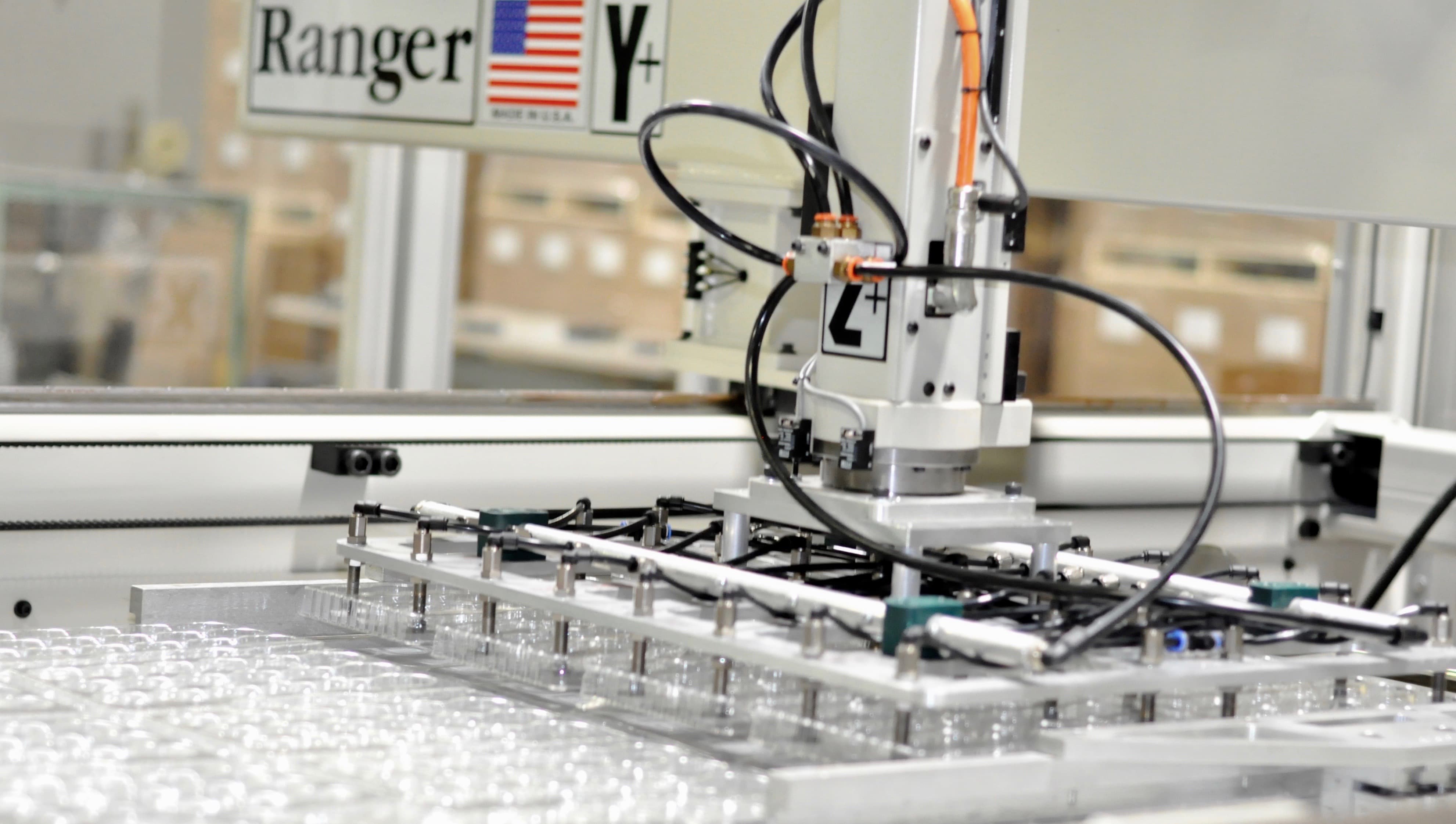 Robot removes thermoformed parts