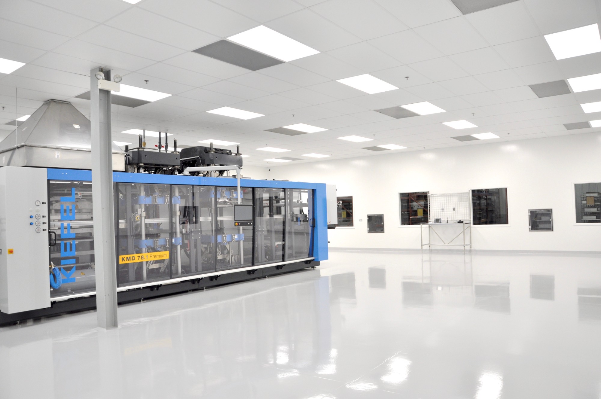 Cleanroom for thermoforming medical packaging