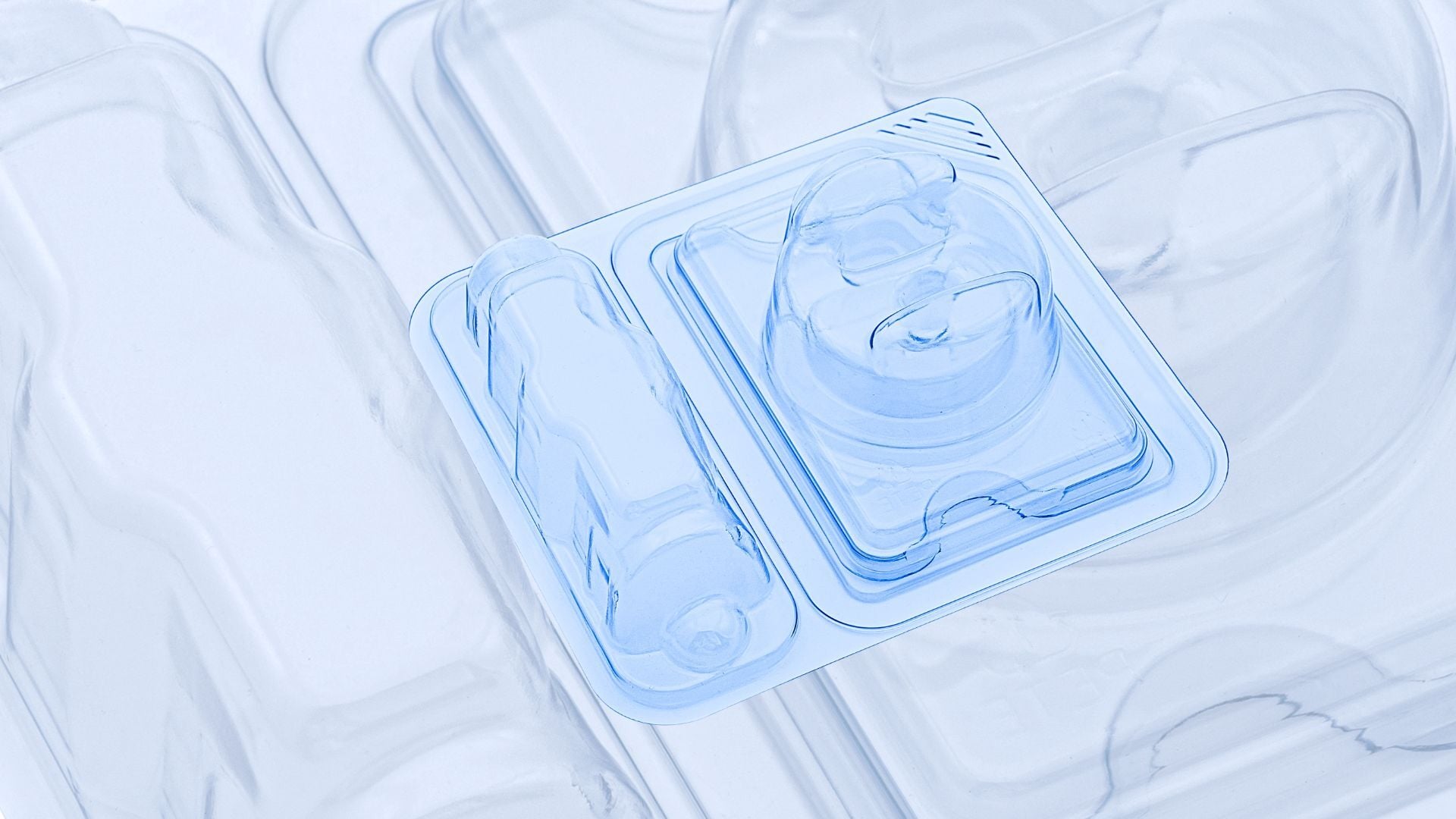 Medical device trays