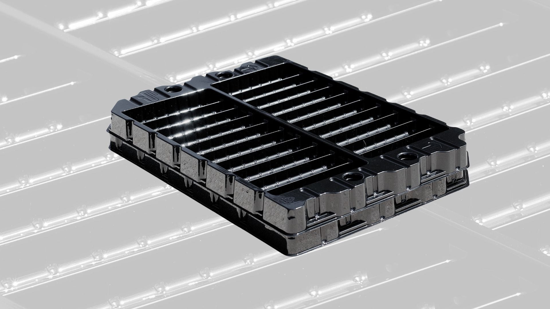 Returnable dunnage tray