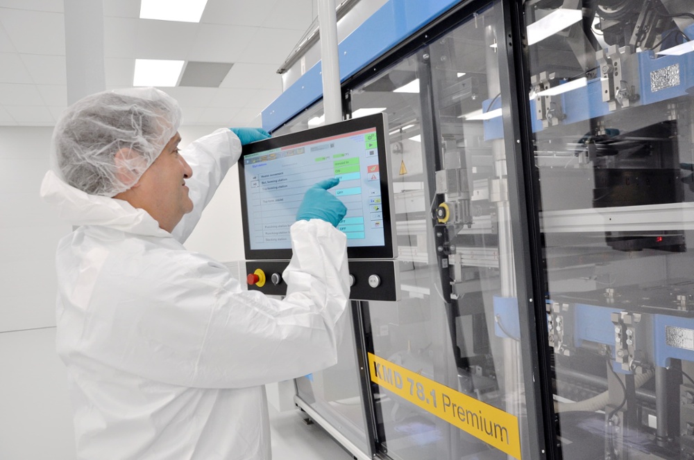 Aric Slavin programs thermoformer in cleanroom