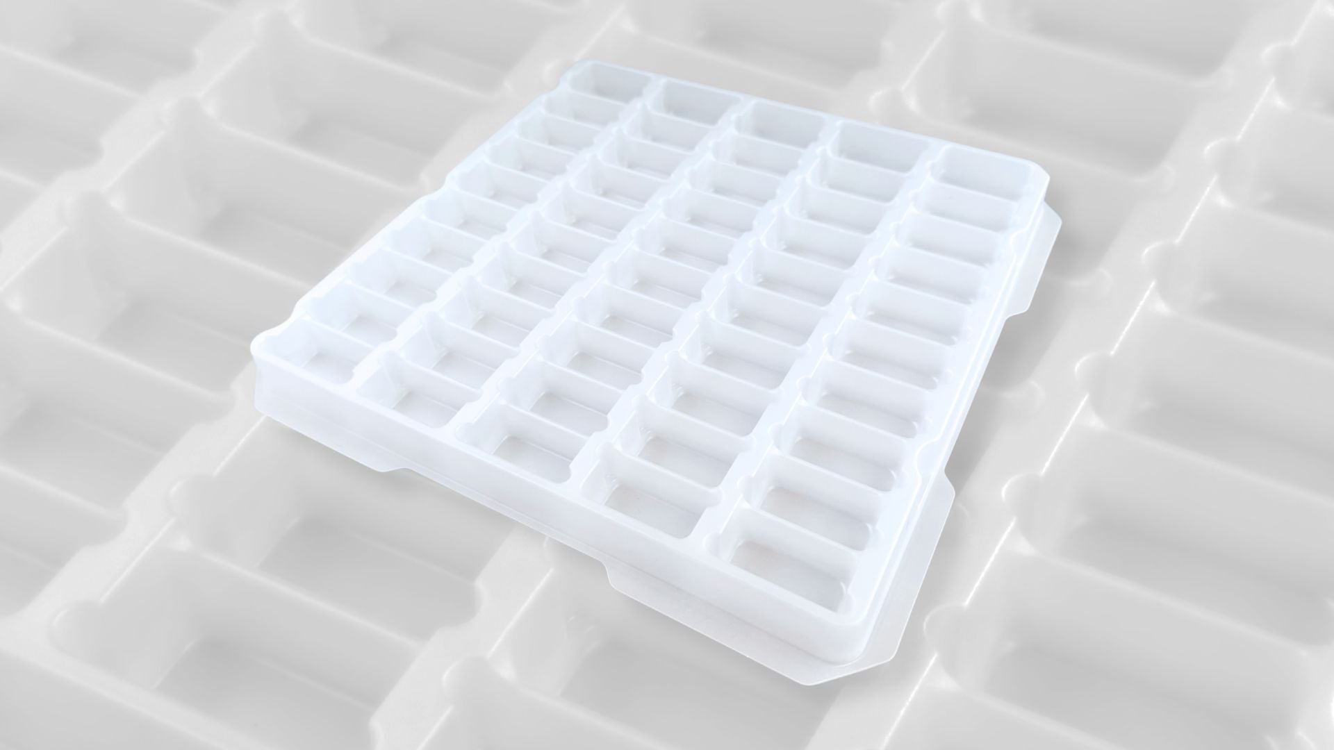 Medical handling tray