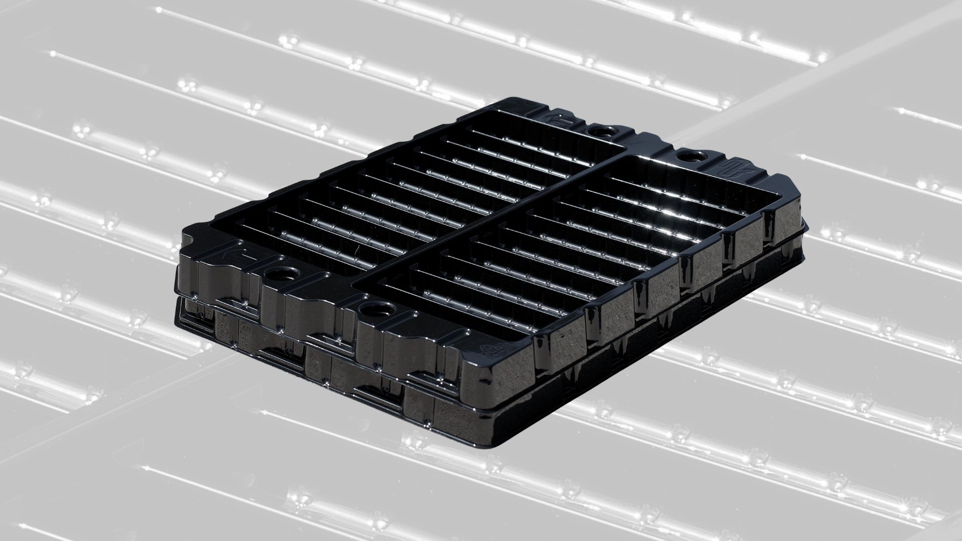 Shipping and returnable thermoformed packaging